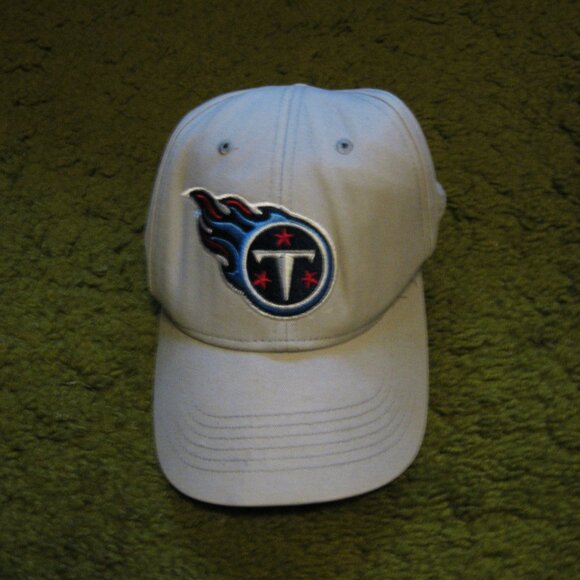 Embrodiered Tennessee Titans cap ( one size fits all style ) in light gray color - Picture 1 of 4